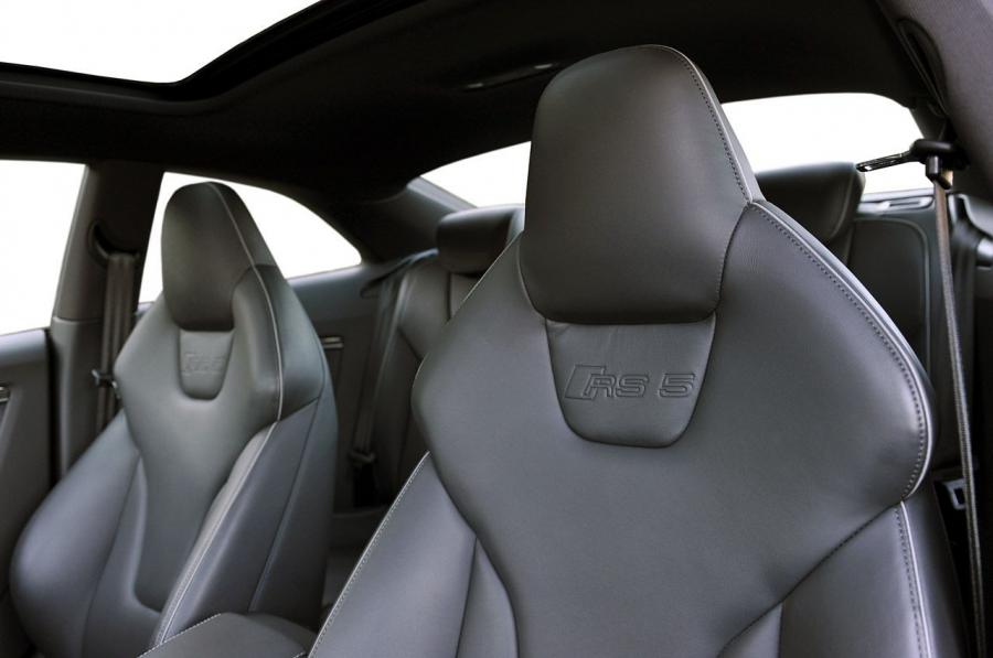 Интерьер Audi RS5 Coupe 2012 года  (NA) (фото 36 из 104)